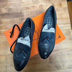 Women’s 8.5 Navy blue wing-tip Mona Flying loafers